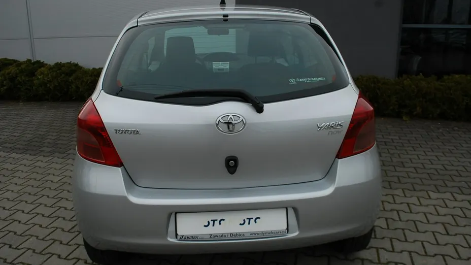 TOYOTA Yaris -