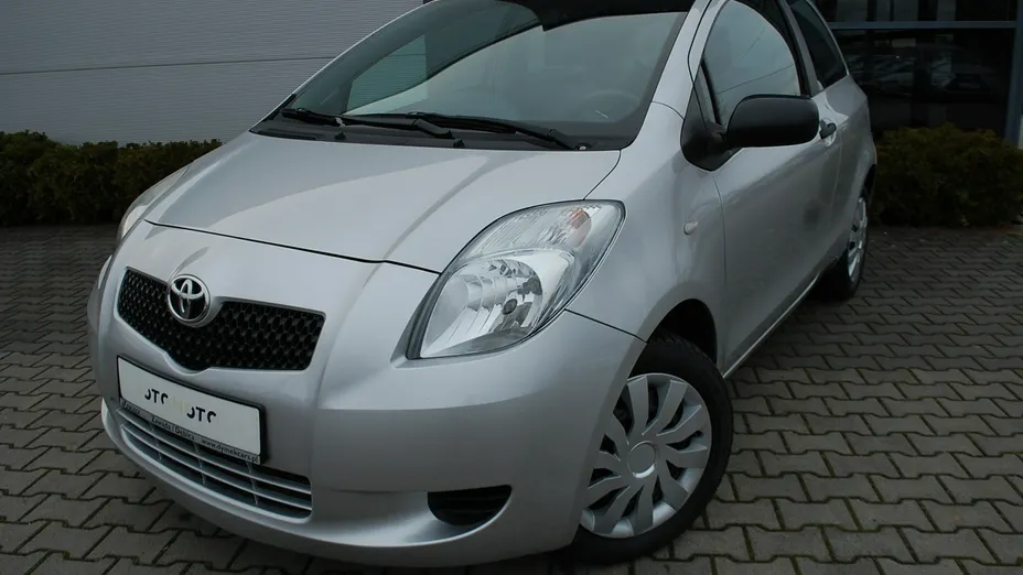 TOYOTA Yaris -