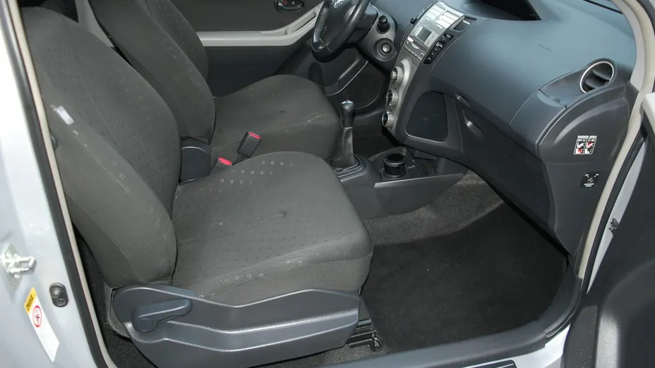 TOYOTA Yaris -