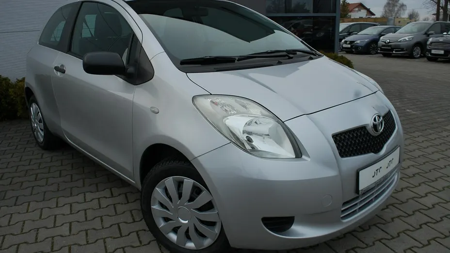 TOYOTA Yaris -