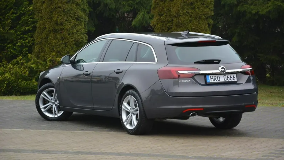 OPEL Insignia -