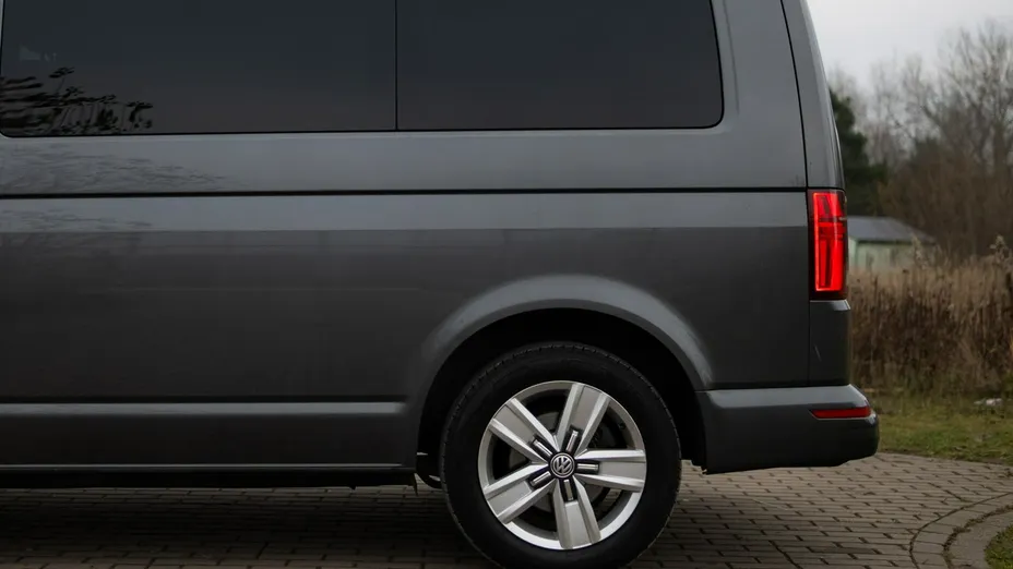 VOLKSWAGEN Multivan -