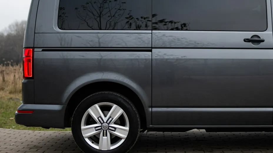 VOLKSWAGEN Multivan -