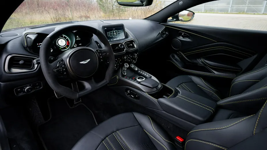 ASTON MARTIN Vantage -
