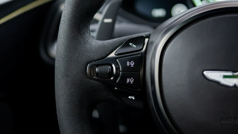 ASTON MARTIN Vantage -