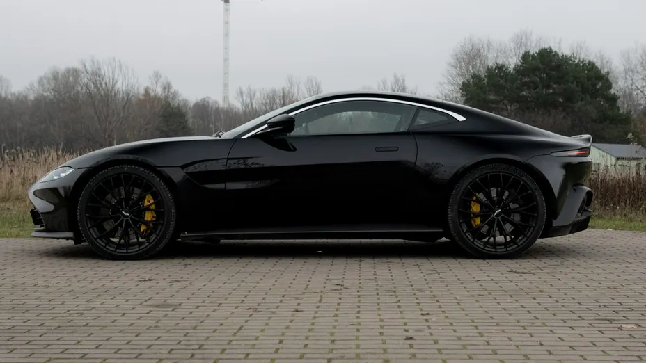 ASTON MARTIN Vantage -