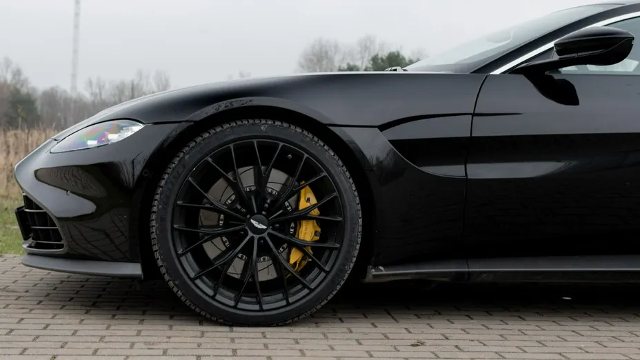 ASTON MARTIN Vantage -