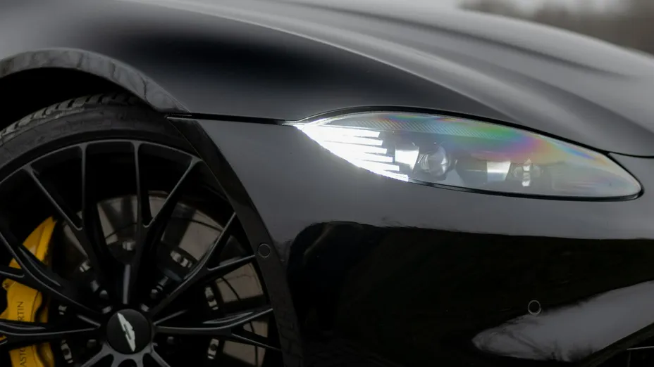 ASTON MARTIN Vantage -