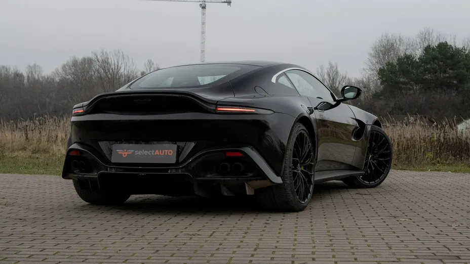 ASTON MARTIN Vantage -