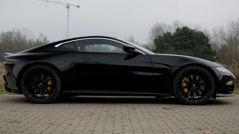 ASTON MARTIN Vantage -