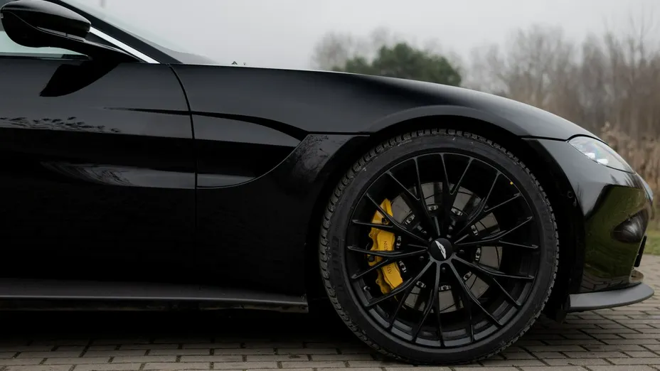 ASTON MARTIN Vantage -
