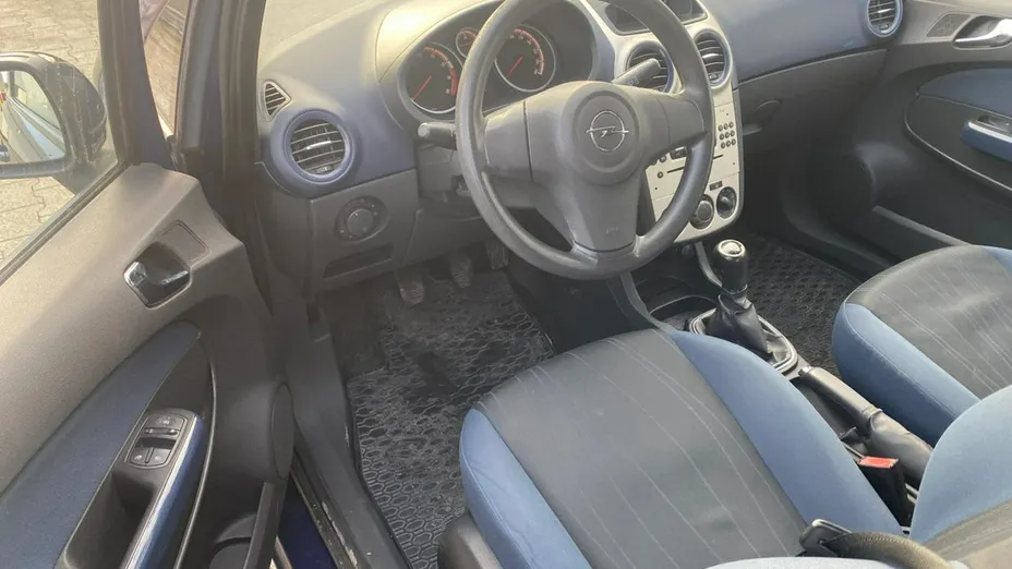 OPEL Corsa -
