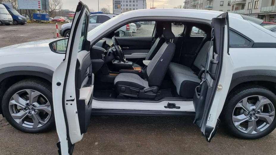 MAZDA MX-30 -