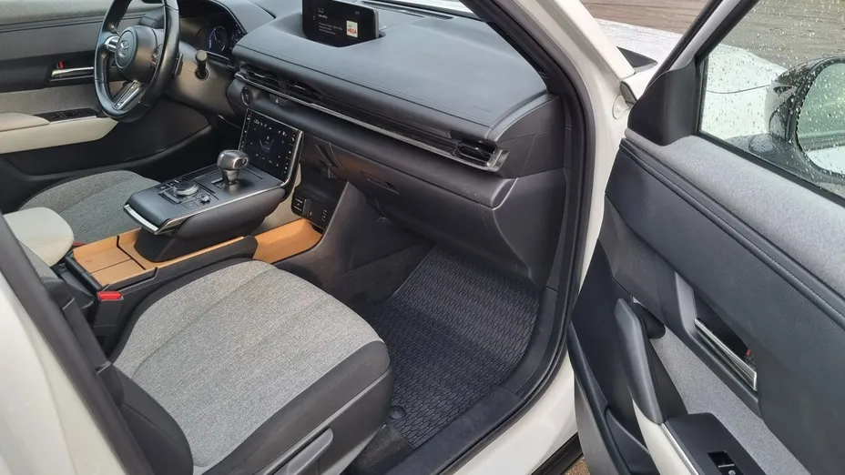 MAZDA MX-30 -
