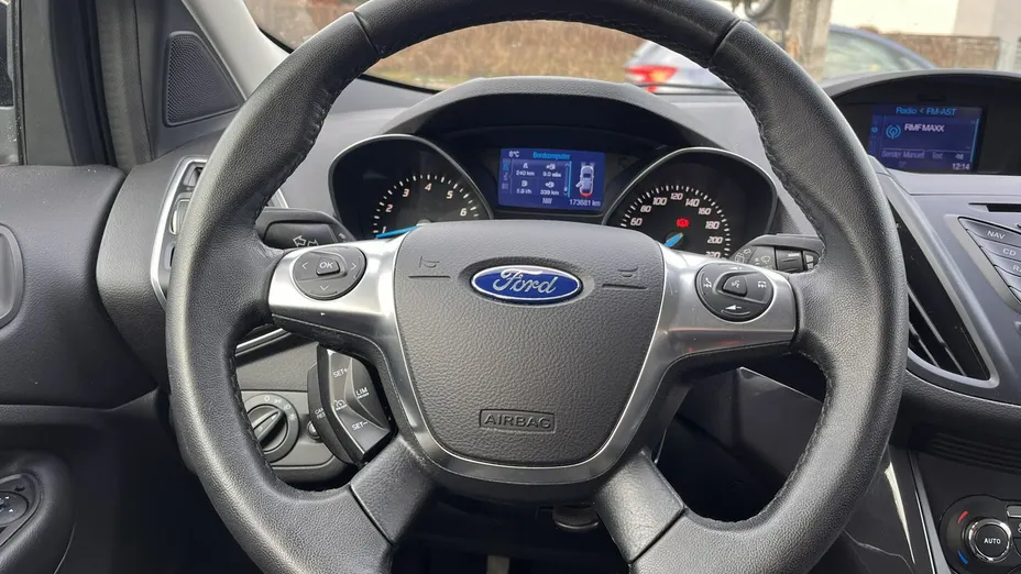 FORD Kuga -