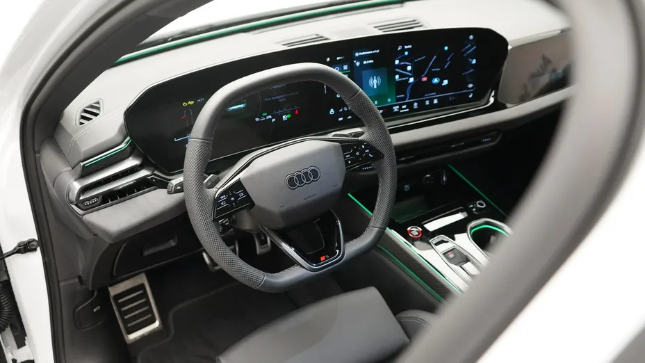 AUDI A6 -