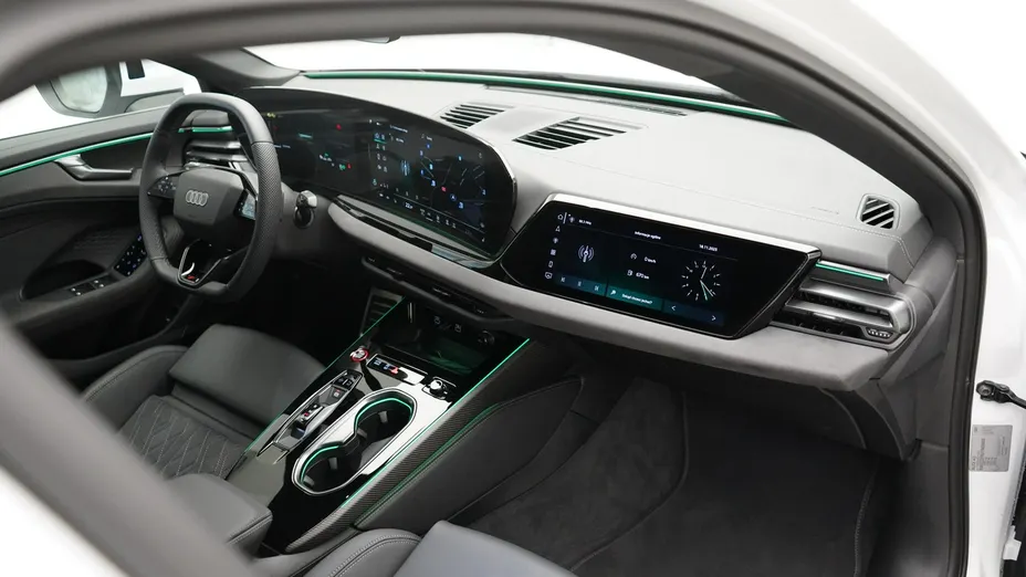 AUDI A6 -