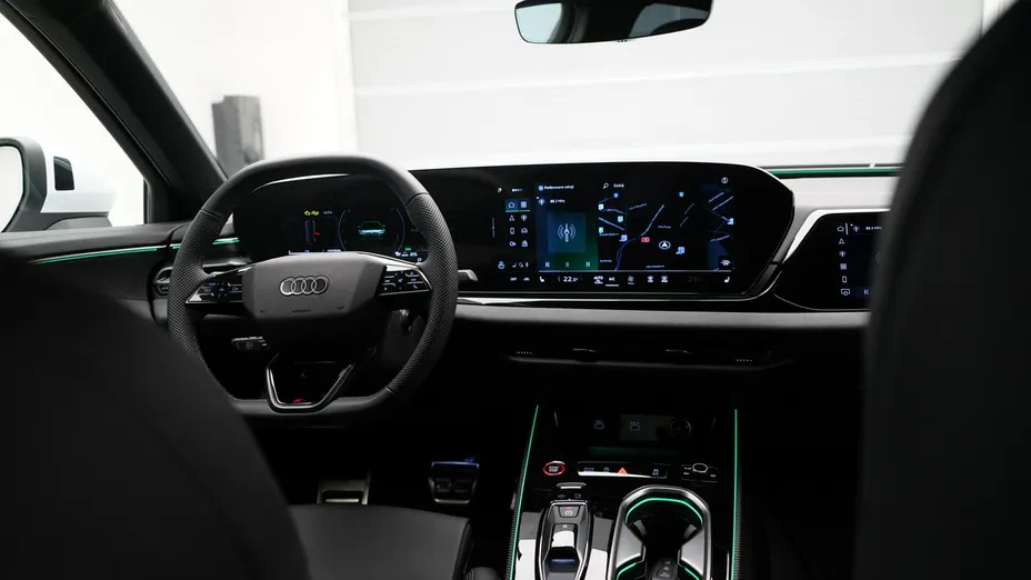 AUDI A6 -