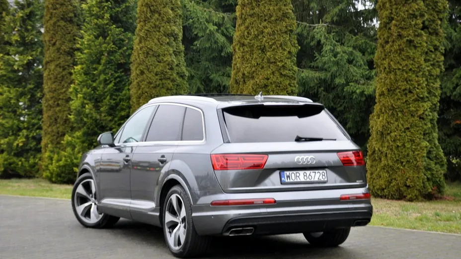 AUDI Q7 -