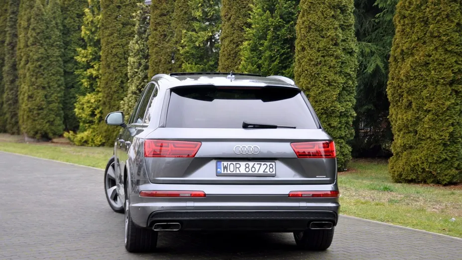 AUDI Q7 -
