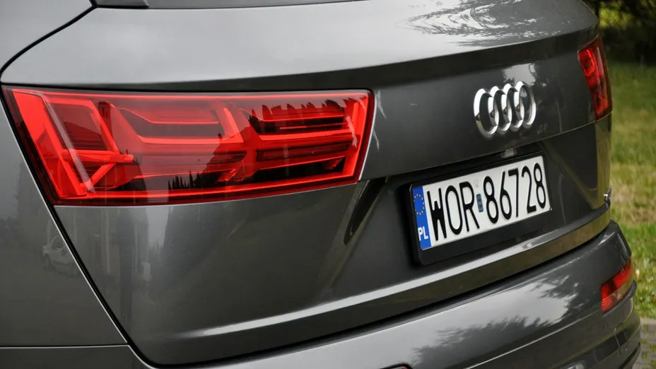 AUDI Q7 -