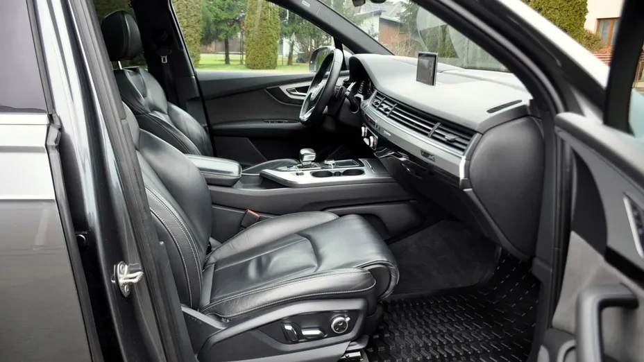 AUDI Q7 -