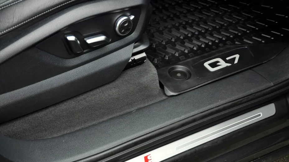 AUDI Q7 -