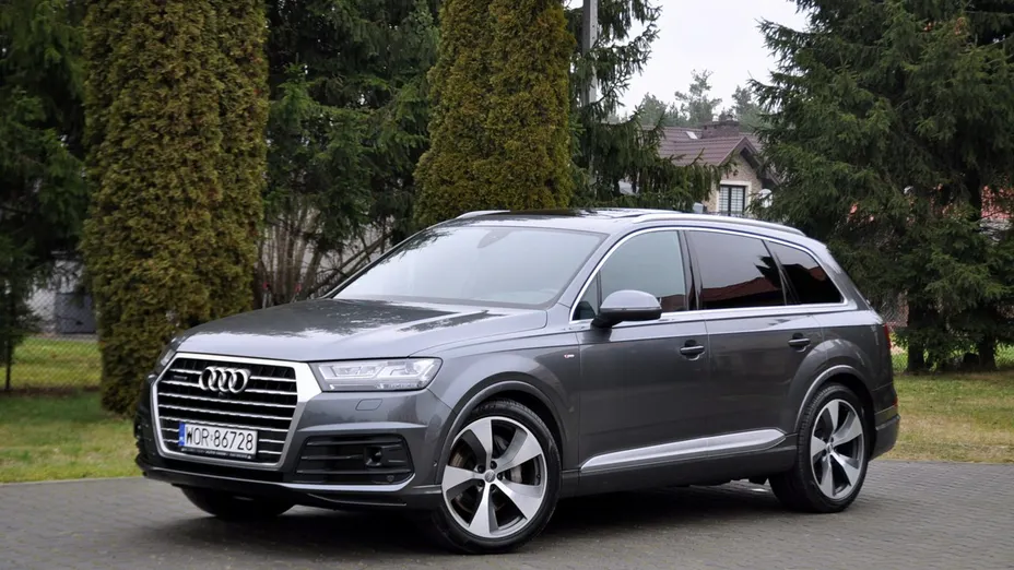 AUDI Q7 -