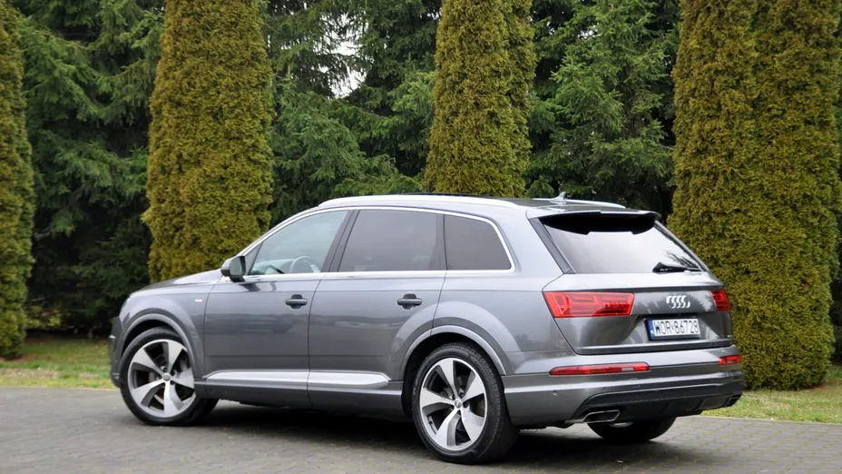 AUDI Q7 -