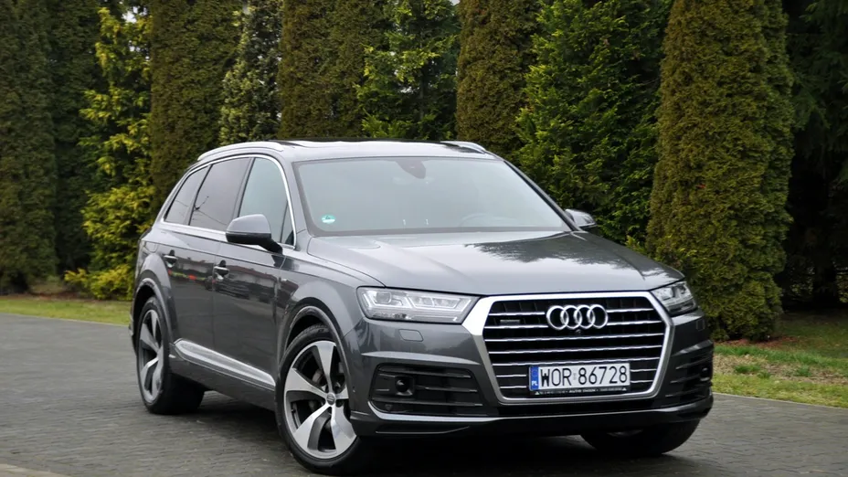 AUDI Q7 -