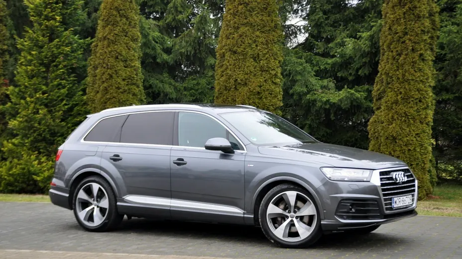 AUDI Q7 -