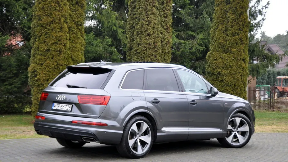 AUDI Q7 -