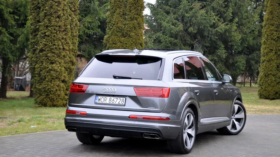 AUDI Q7 -