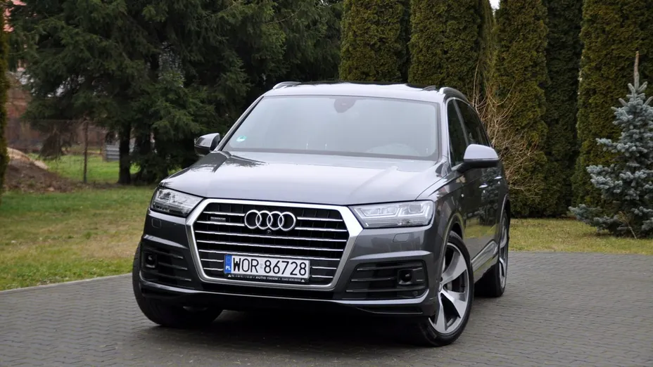 AUDI Q7 -