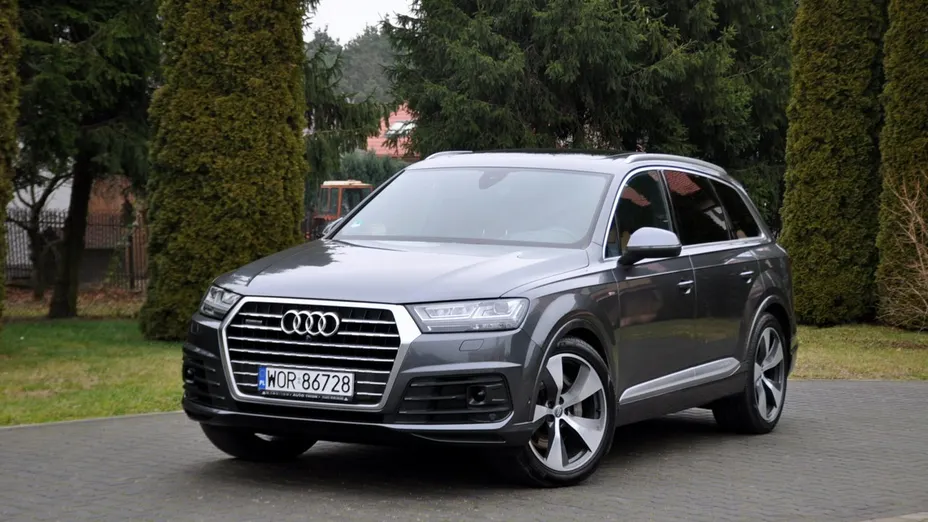 AUDI Q7 -