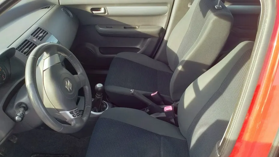 SUZUKI Swift -