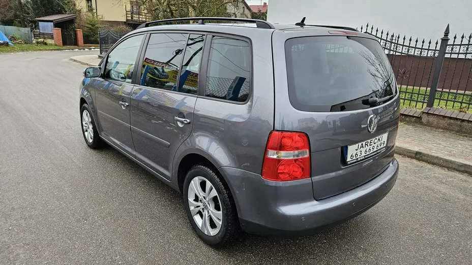 VOLKSWAGEN Touran -