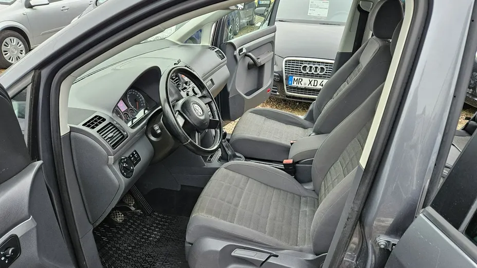 VOLKSWAGEN Touran -