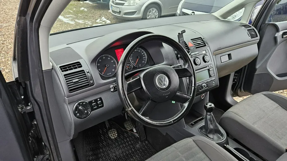 VOLKSWAGEN Touran -