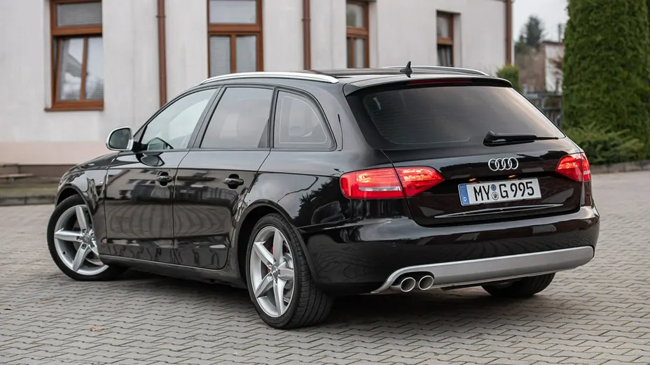 AUDI A4 -