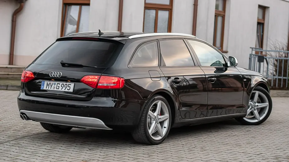 AUDI A4 -