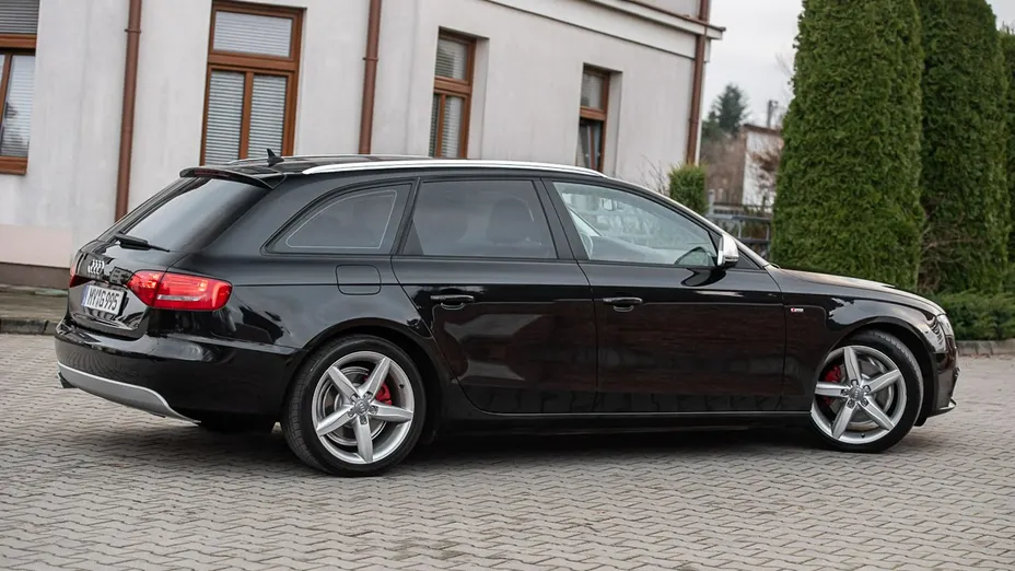 AUDI A4 -