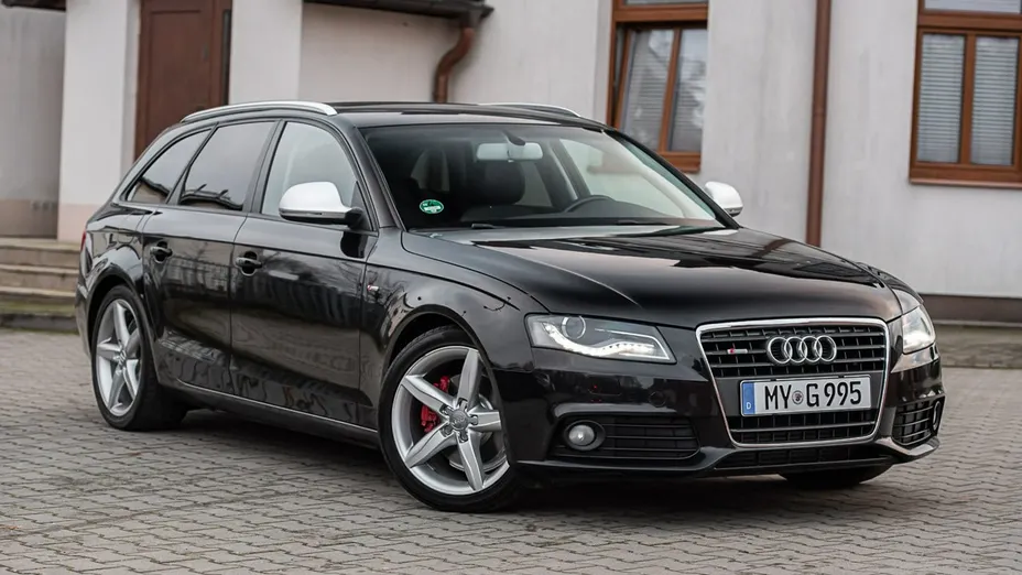 AUDI A4 -