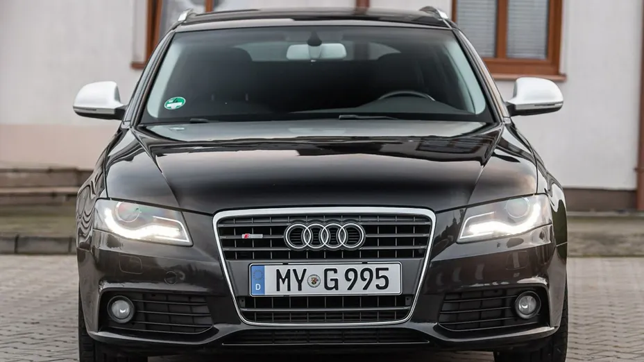 AUDI A4 -
