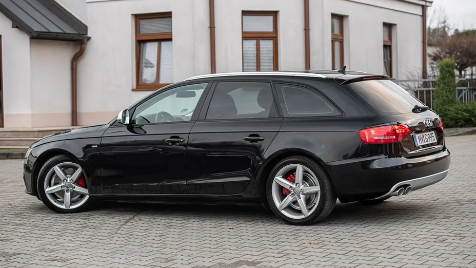 AUDI A4 -