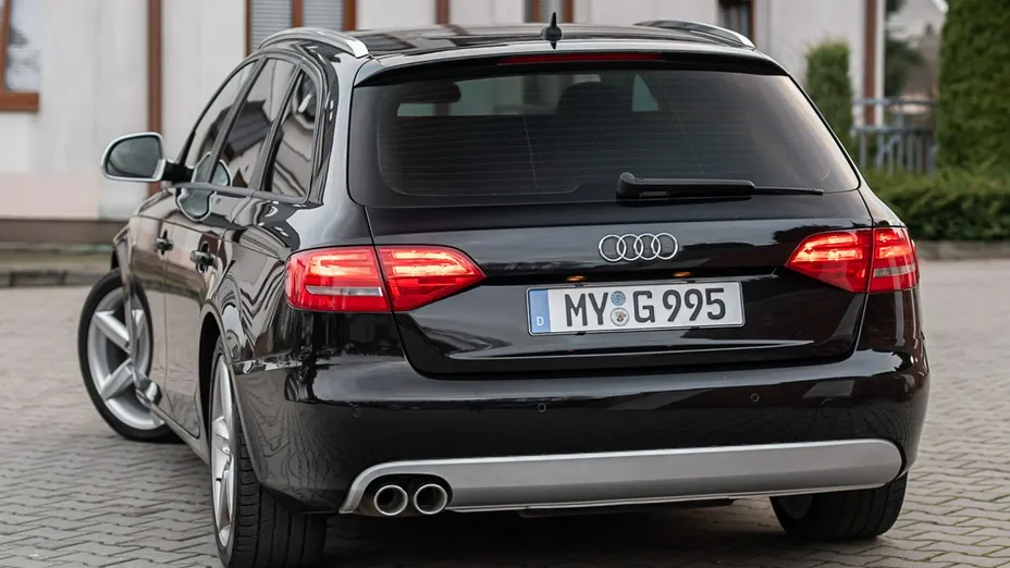 AUDI A4 -