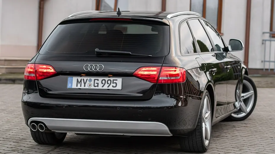 AUDI A4 -