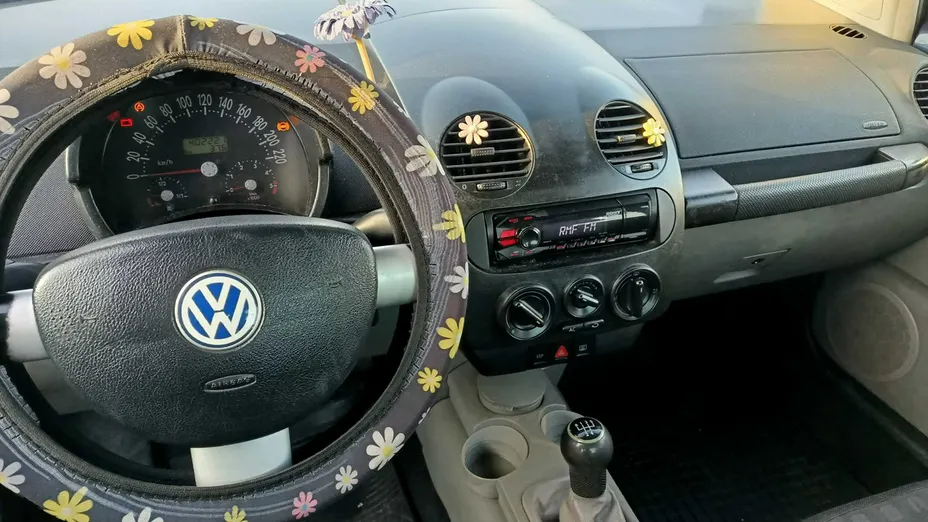 VOLKSWAGEN New Beetle -