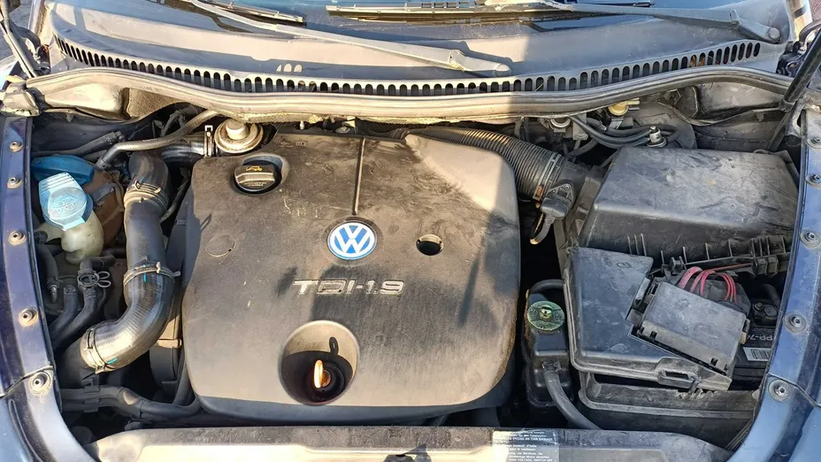 VOLKSWAGEN New Beetle -