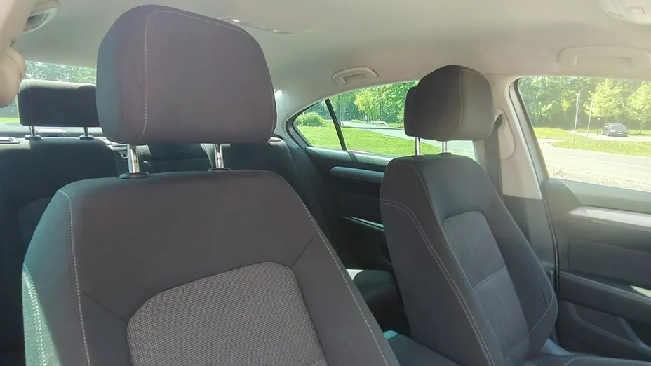 VOLKSWAGEN Passat -
